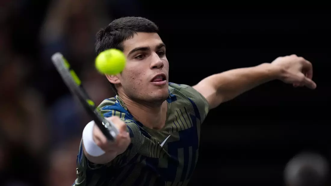 Steht bei den French Open im Viertelfinale: Carlos Alcaraz. - Bild: Thibault Camus/AP/dpa