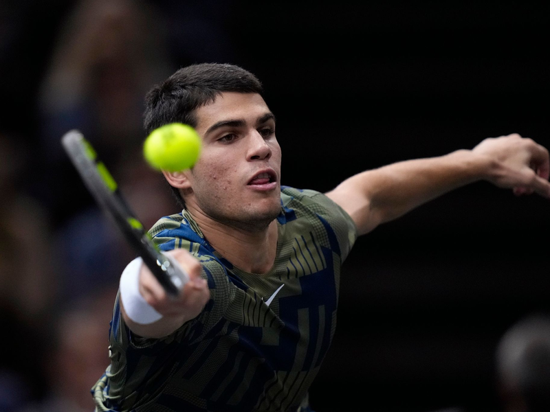 Steht bei den French Open im Viertelfinale: Carlos Alcaraz. - Foto: Thibault Camus/AP/dpa
