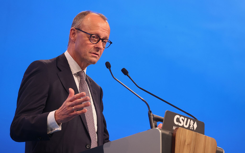 «Ich bin jedenfalls nicht bereit, das Thema Umwelt und Klimaschutz so hoch aufzuhängen, dass damit ein großer Teil unseres industriellen Kerns in der Bundesrepublik Deutschland verloren geht», hatte Kanzler Merz (CDU) in seiner Rede auf dem CSU-Parteitag gesagt. - Foto: Karl-Josef Hildenbrand/dpa