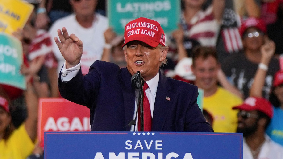 Donald Trump ist derzeit noch in eine Reihe weiterer Verfahren verwickelt. - Foto: Rebecca Blackwell/AP/dpa