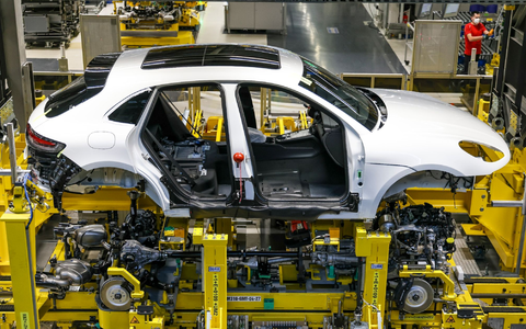 Autoexperte: Deutliche Einschnitte bei der Beschäftigung. (Symbolbild) - Foto: Jan Woitas/dpa