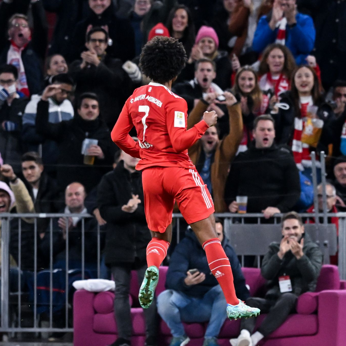 Harry Kane verwandelt Elfmeter Nummer 28 zum 1:0 gegen Bremen. - Foto: Sven Hoppe/dpa