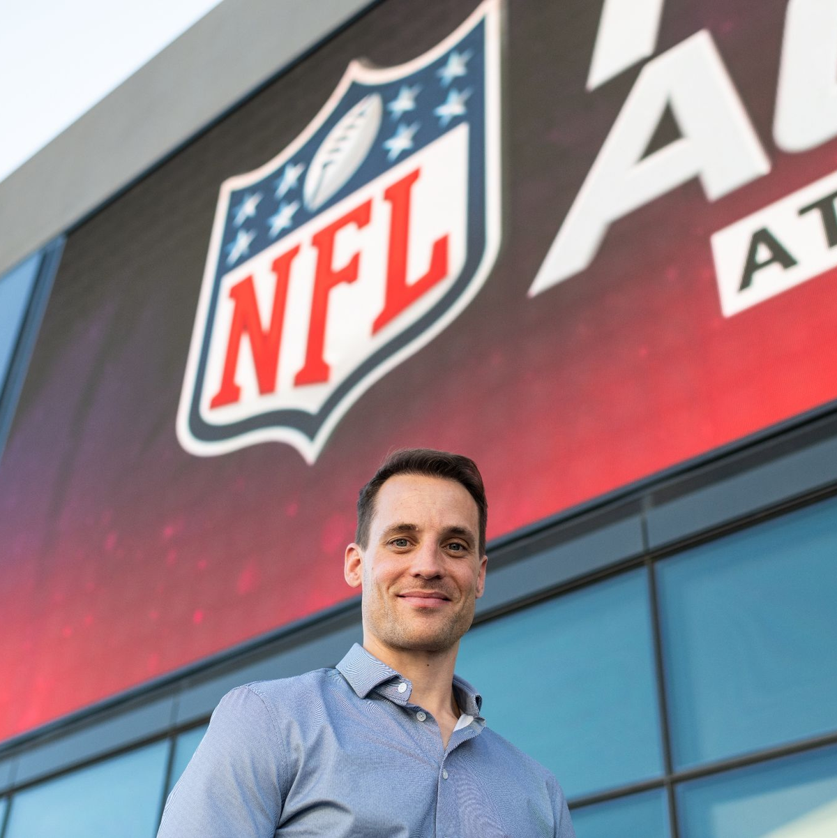 Deutschlands NFL-Chef Alexander Steinforth freut sich über den langfristigen Zuschlag für Deutschland.  - Foto: Maximilian Haupt/dpa
