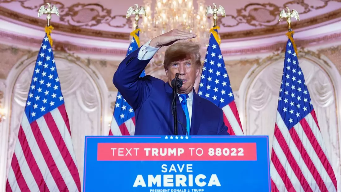 Donald Trump macht seinem Ärger auch auf der Online-Plattform «Truth Social» Luft. - Bild: Andrew Harnik/AP/dpa