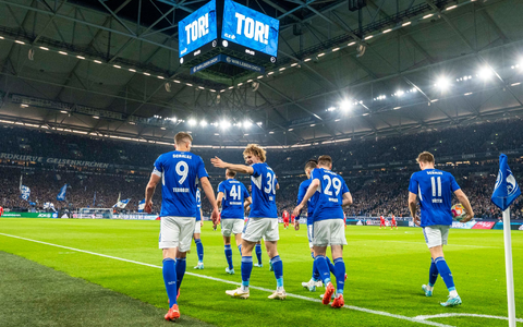 Schalke holte sich zu Hause gegen Kaiserslautern die drei Punkte. - Foto: David Inderlied/dpa