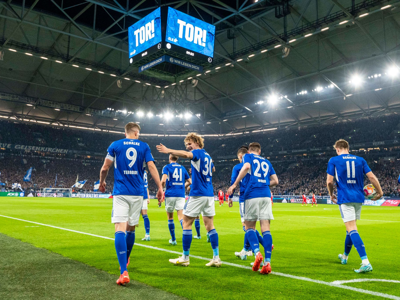 Schalke holte sich zu Hause gegen Kaiserslautern die drei Punkte. - Foto: David Inderlied/dpa