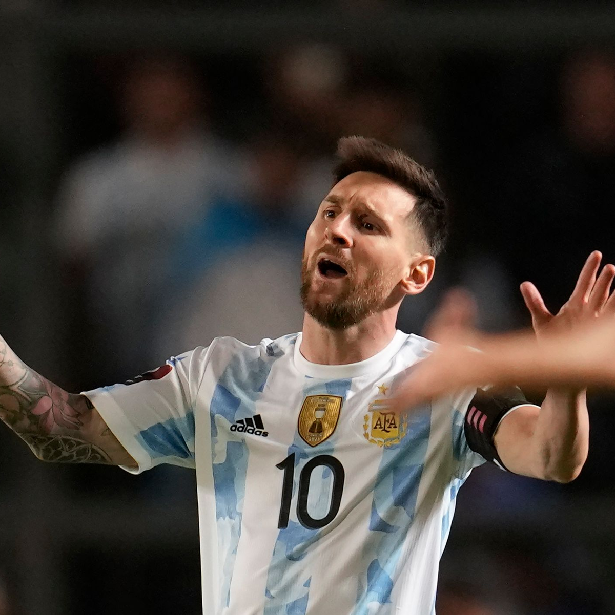 Lionel Messi lässt seine WM-Teilnahme bislang offen. (Archivbild) - Foto: Natacha Pisarenko/AP/dpa