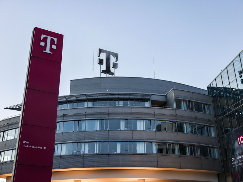 Unter dem Strich hat die Deutsche Telekom im zweiten Quartal mit 1,5 Milliarden Euro gut 5 Prozent mehr verdient. - Foto: Oliver Berg/dpa