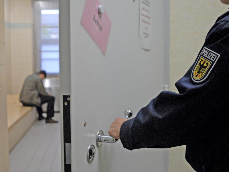 Bundespolizeidirektion München: Bundespolizei vollstreckt Haftbefehl/Sexualstraftäter in Reisebus gefasst - Foto: presseportal.de