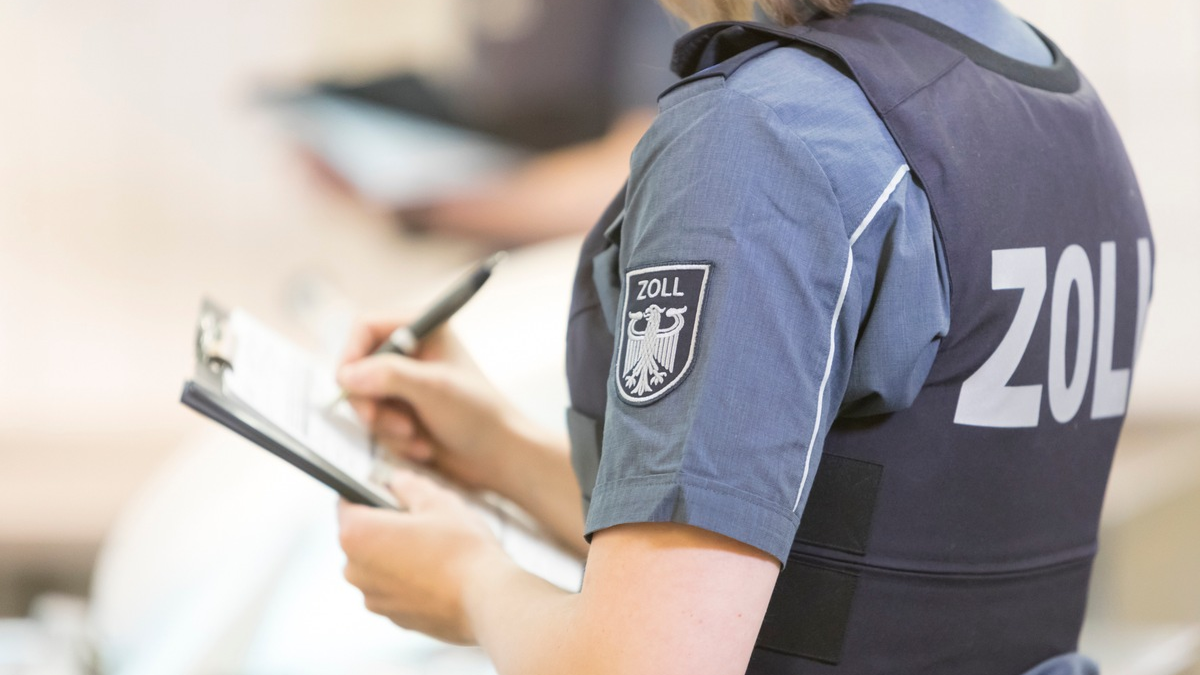 HZA-DU: Zoll prüft Landwirtschaftsbetriebe in den Kreisen Wesel und Kleve - Prüfungen gegen Schwarzarbeit und illegale Beschäftigung - Foto: presseportal.de