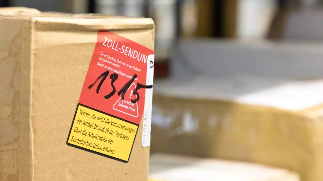 HZA-SB: Besonders zur Weihnachtszeit: Wie das Paket schnell und sicher durch den Zoll kommt/Neue IT-Anwendung erleichtert die Zollabfertigung von Paketsendungen - Bild: presseportal.de