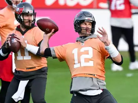 War 2022 der erste Sieger in einem NFL-Spiel in Deutschland: Quarterback-Legende Tom Brady von den Tampa Bay Buccaneers. - Foto: Sven Hoppe/dpa