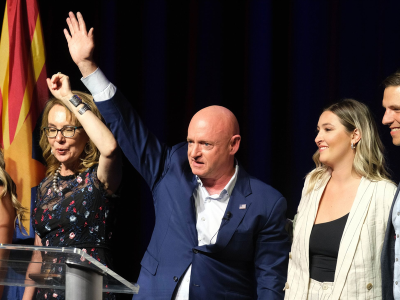 Mark Kelly, Senator aus Arizona, gilt als möglicher Vizepräsidentenkandidat. (Archivbild) - Foto: Christopher Brown/ZUMA Press Wire/dpa