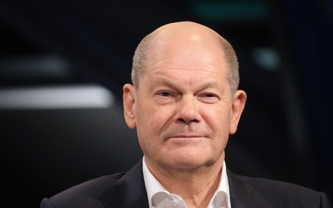 Bundeskanzler Olaf Scholz richtet sich in einer Video-Botschaft an die Bürgerinnen und Bürger. - Foto: Sebastian Willnow/dpa