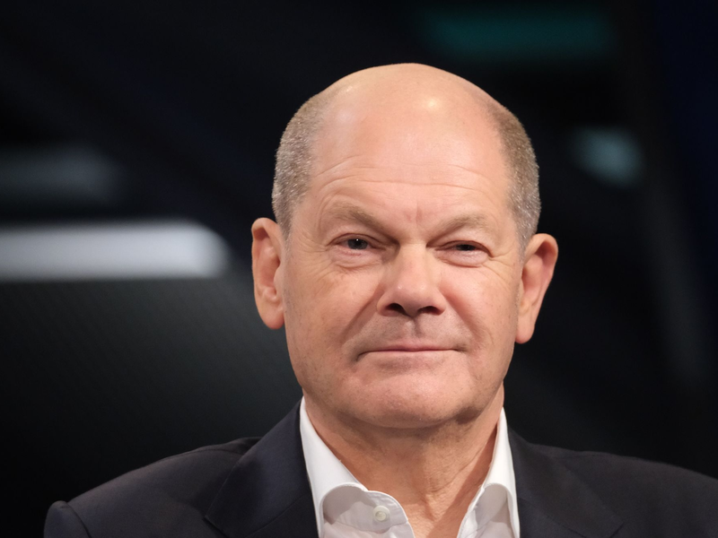 Bundeskanzler Olaf Scholz richtet sich in einer Video-Botschaft an die Bürgerinnen und Bürger. - Foto: Sebastian Willnow/dpa