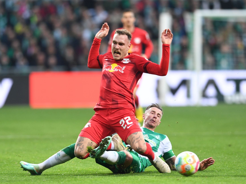 Peter Gulacsi sicherte RB Leipzig in Bremen mit starken Paraden zumindest einen Punkt. - Foto: Carmen Jaspersen/dpa