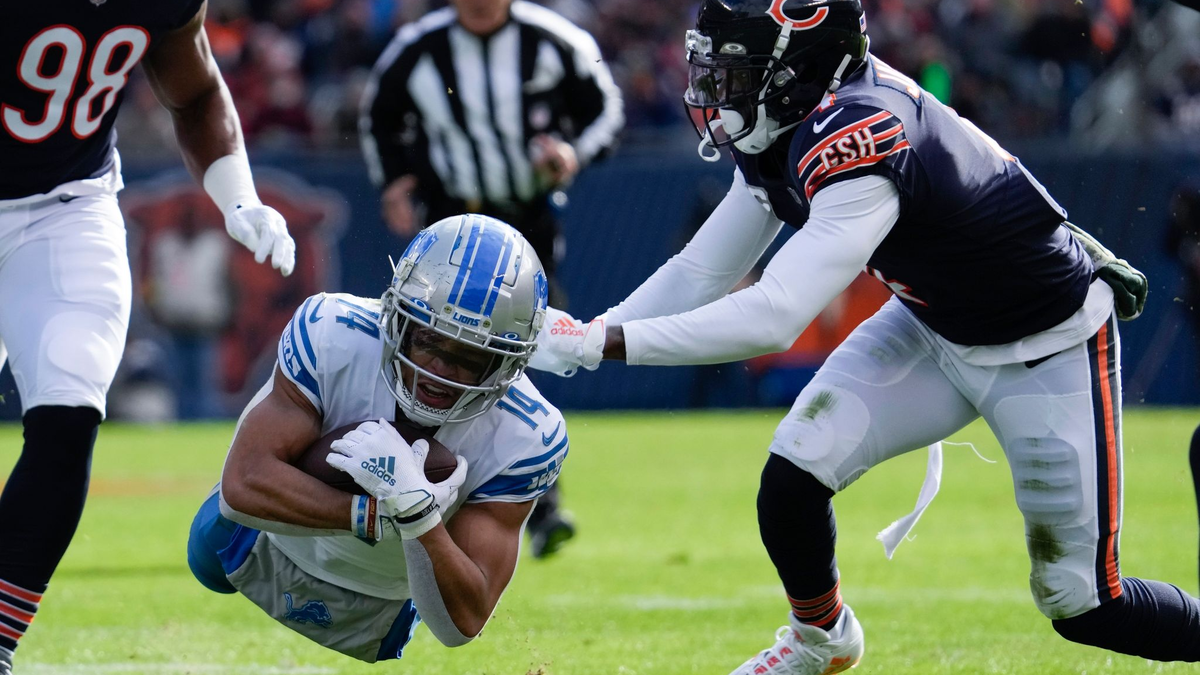 Lions-Receiver Amon-Ra St. Brown (r) hatte eine für seine Verhältnisse schwache Partie. - Foto: Nam Y. Huh/AP/dpa