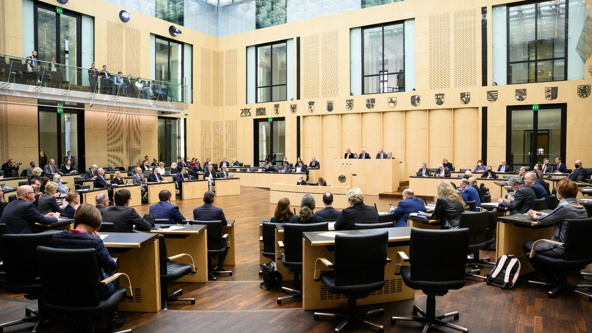 Die Verlängerung der Mietpreisbremse ist nur einer von mehreren Entwürfen des Bundestages, mit denen sich der Bundesrat in seiner letzten regulären Sitzung vor der Sommerpause befasst. - Foto: Bernd von Jutrczenka/dpa
