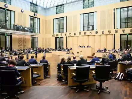 «Wir müssen Deutschland für private Investitionen möglichst schnell wieder attraktiver machen», sagt der Kanzler. - Foto: Bernd von Jutrczenka/dpa