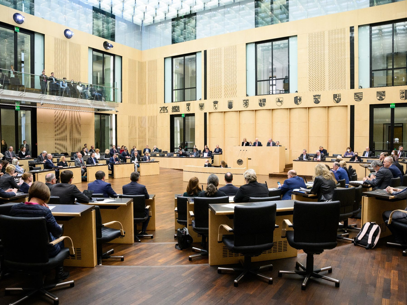  «Wir müssen Deutschland für private Investitionen möglichst schnell wieder attraktiver machen», sagt der Kanzler.   - Foto: Bernd von Jutrczenka/dpa