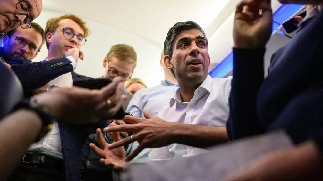 Rishi Sunak ist Premierminister von Großbritannien. Seine Regierung hatte im März Pläne für neue Gesetze zur Eindämmung der Überquerung des Ärmelkanals als Teil des Gesetzes über illegale Migration vorgestellt. - Bild: Leon Neal/PA Wire/dpa