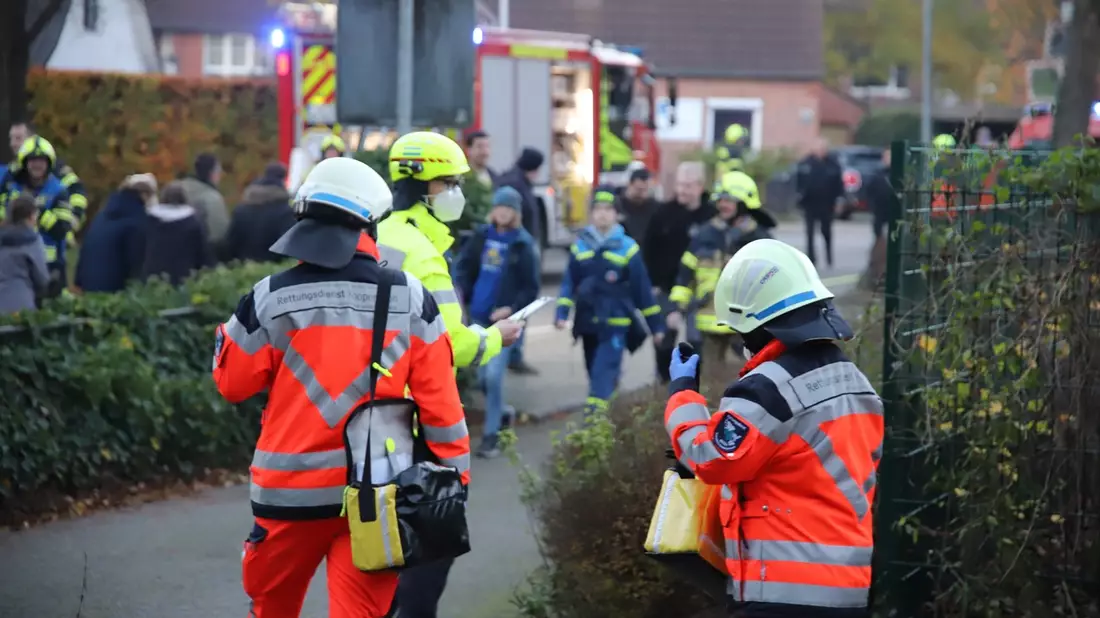 FW VG Westerburg: Rettungswagen prallt auf Einsatzfahrt mit PKW zusammen - drei Personen leicht verletzt - Bild: presseportal.de