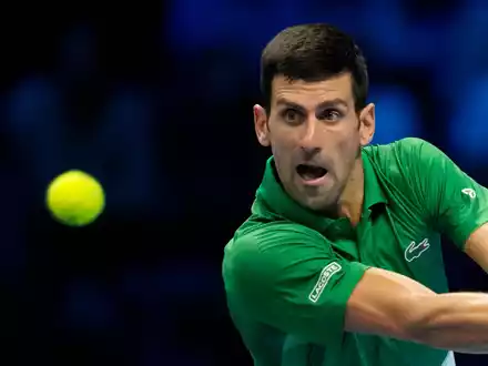 Siebter Sieg bei den ATP Finals: Novak Djokovic ballt die Faust. - Foto: Antonio Calanni/AP/dpa