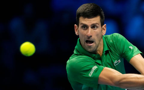 Novak Djokovic jubelt nach seinem Sieg in Turin. - Foto: Antonio Calanni/AP/dpa