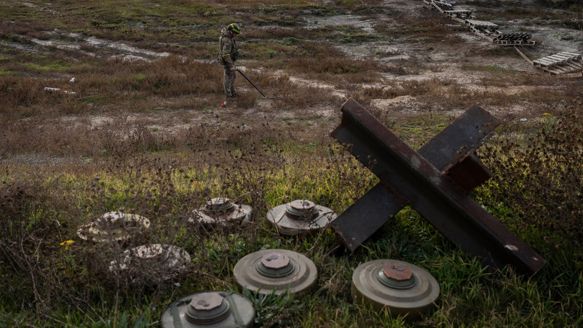 Der Fluss Dnipro bildet im südukrainischen Gebiet Cherson seit November 2022 die Frontlinie zwischen russischen und ukrainischen Truppen. (Archivbild) - Foto: Bernat Armangue/AP/dpa