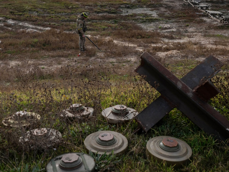 Der Fluss Dnipro bildet im südukrainischen Gebiet Cherson seit November 2022 die Frontlinie zwischen russischen und ukrainischen Truppen. (Archivbild) - Foto: Bernat Armangue/AP/dpa