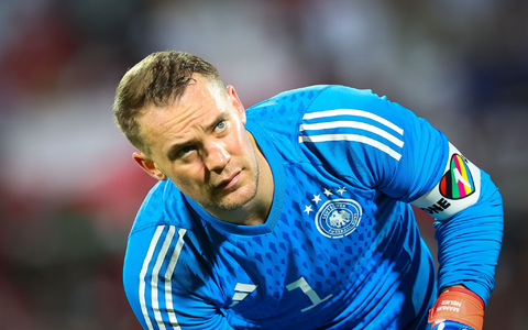 DFB-Torwart Manuel Neuer beim Aufwärmen in Blankenhain. - Foto: Christian Charisius/dpa