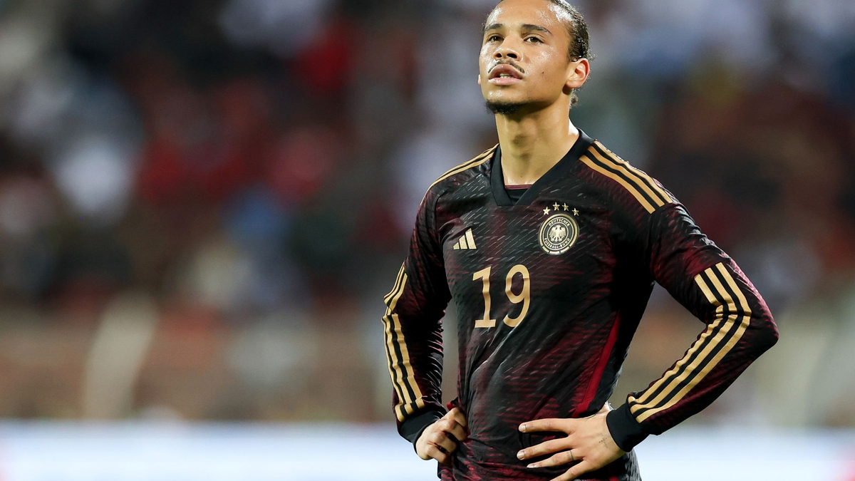 Hatte sich im Testspiel gegen Österreich nicht im Griff und sah die Rote Karte: Leroy Sané. - Foto: Christian Charisius/dpa