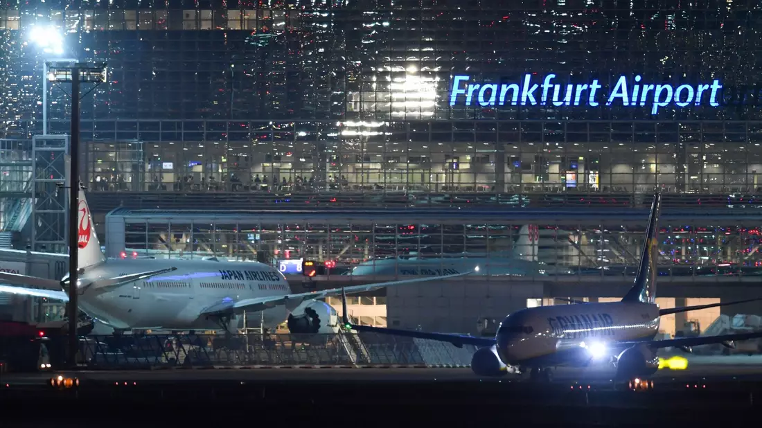 Am Frankfurter Flughafen wächst die Zahl der Flugbewegungen.  - Bild: Arne Dedert/dpa