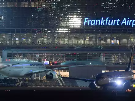 Am Frankfurter Flughafen wächst die Zahl der Flugbewegungen.  - Foto: Arne Dedert/dpa