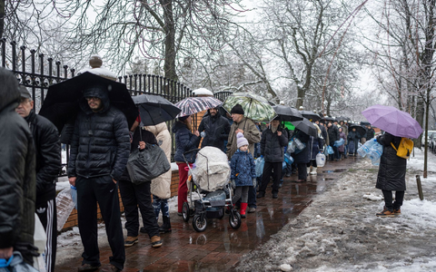 Russland überzog Kiew in der Nacht wieder mit schweren Angriffen. - Foto: Evgeniy Maloletka/AP/dpa