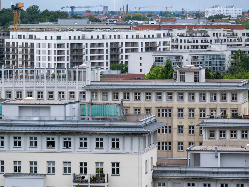Ein Bündnis fordert eine gerechte Kostenaufteilung bei energetischen Wohnungssanierungen. - Foto: Monika Skolimowska/dpa