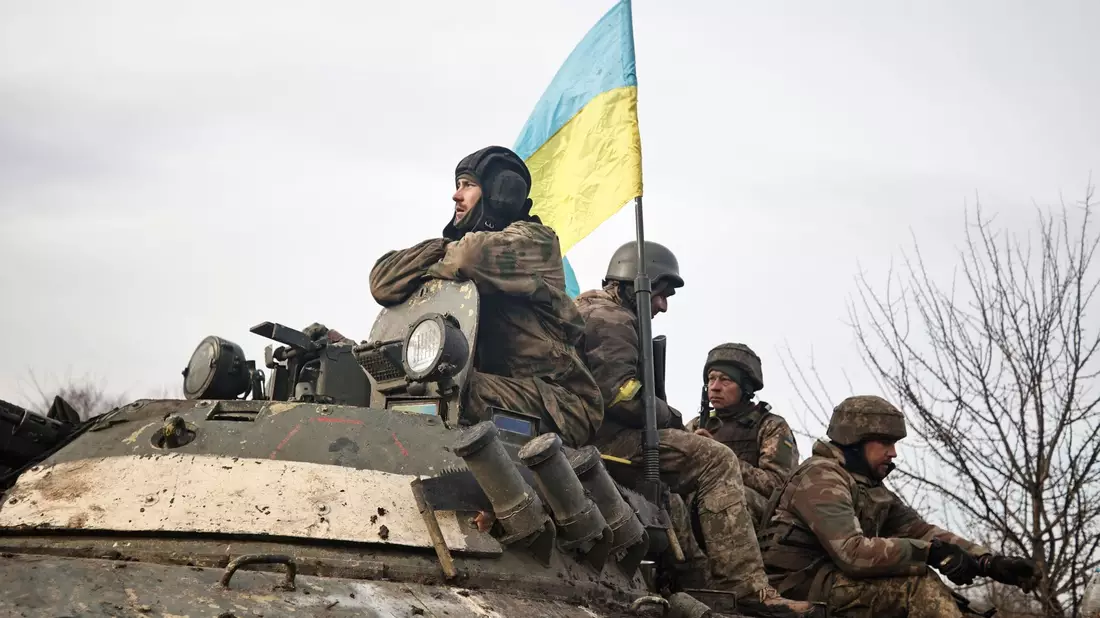 Die ukrainische 152-mm-Panzerhaubitze Dana feuert auf russische Stellungen in der Region Donezk. - Bild: Roman Chop/AP/dpa