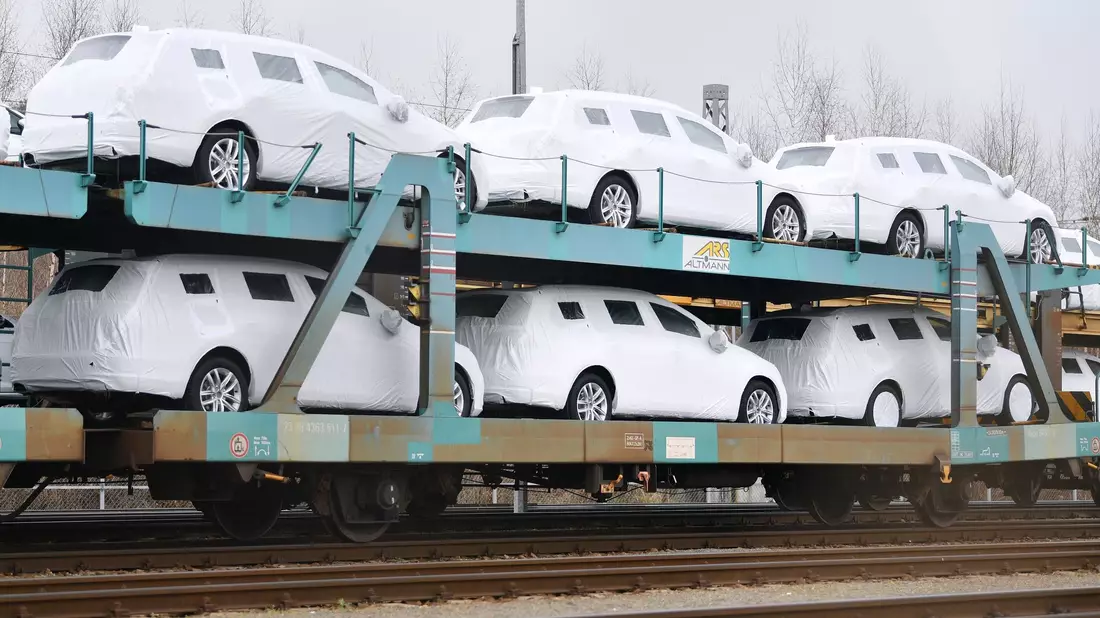 In Westeuropa werden 2030 nach Ansicht von Automanagern 30 Prozent der verkauften Neuwagen E-Autos sein. - Bild: Hendrik Schmidt/dpa-Zentralbild/ZB