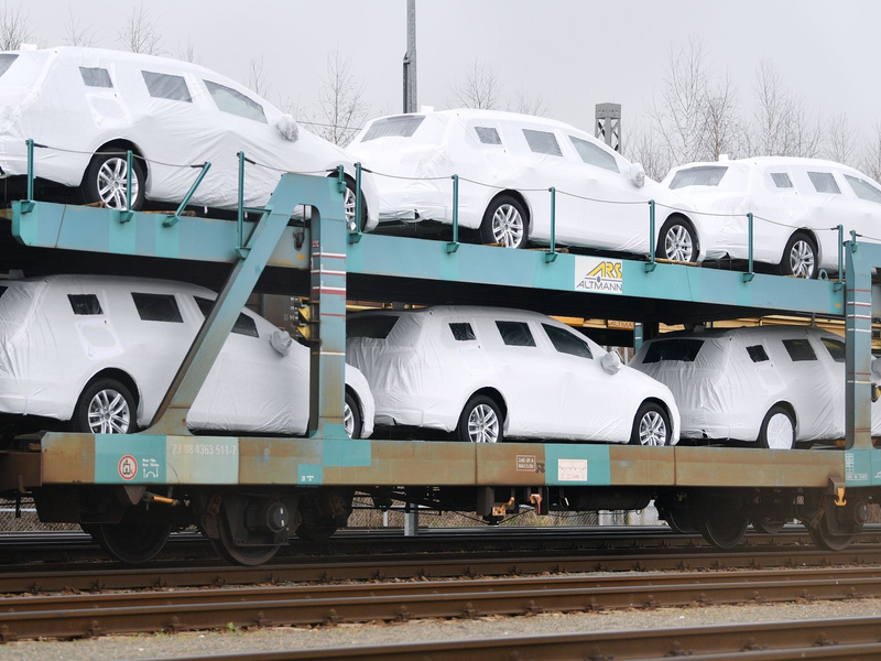 In Westeuropa werden 2030 nach Ansicht von Automanagern 30 Prozent der verkauften Neuwagen E-Autos sein. - Foto: Hendrik Schmidt/dpa-Zentralbild/ZB
