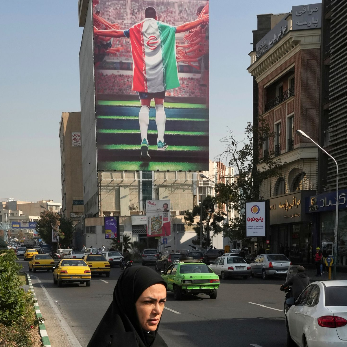 Wütende Proteste in Teheran. - Foto: Vahid Salemi/AP/dpa
