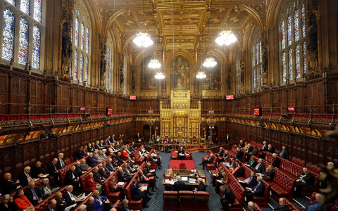 Mit etwa 800 Mitgliedern gilt das House of Lords als zweitgrößte Parlamentskammer der Welt. (Archivbild) - Foto: Kirsty Wigglesworth/AP POOL/dpa