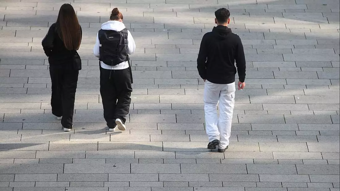 Junge Leute - Bild: ?ber dts Nachrichtenagentur