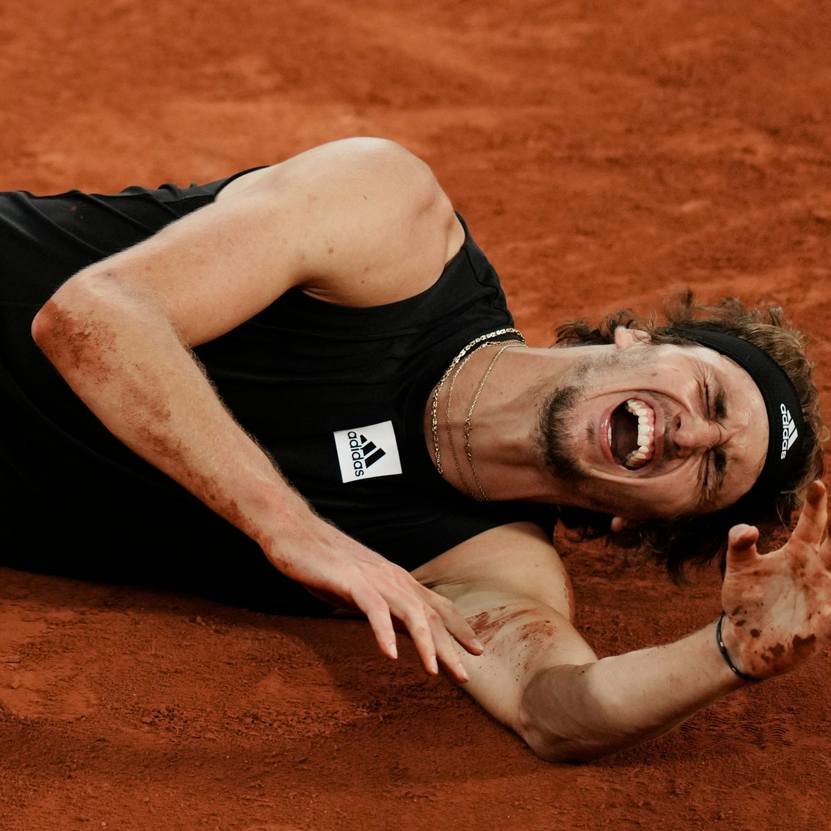 Mühte sich zum Erstrundensieg: Alexander Zverev. - Foto: Thibault Camus/AP/dpa