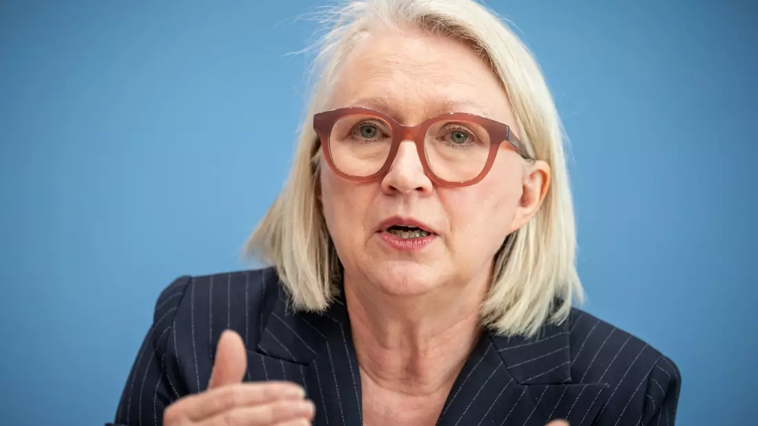 Die «Wirtschaftsweise» Monika Schnitzer hat als Maßnahme gegen den Fachkräftemangel mehr Zuwanderung vorgeschlagen. - Bild: Michael Kappeler/dpa