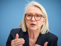 Die «Wirtschaftsweise» Monika Schnitzer hat als Maßnahme gegen den Fachkräftemangel mehr Zuwanderung vorgeschlagen. - Foto: Michael Kappeler/dpa