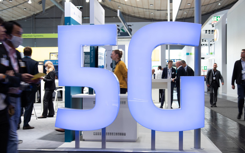 Der Boom bei der 5G-Nutzung wird die Netze der Mobilfunkprovider laut Experten technisch vor eine Herausforderung stellen. - Foto: Friso Gentsch/dpa