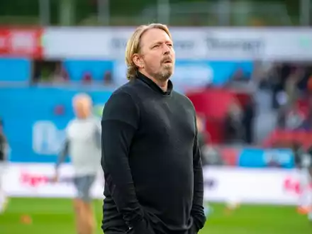 Borussia Dortmund trennt sich wieder von seinem Kaderplaner Sven Mislintat.  - Foto: David Inderlied/dpa