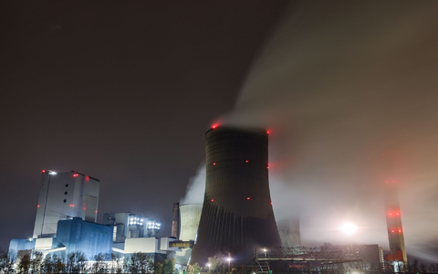 Das Kraftwerk Niederaußem ist ein von RWE Power mit Braunkohle betriebenes Grundlastkraftwerk. Ein Teil der Blöcke des Kraftwerkes wurden stillgelegt. - Foto: Oliver Berg/dpa