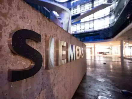 Der Technologiekonzern Siemens hat seine Tochter Innomotics verkauft.  - Foto: Sven Hoppe/dpa