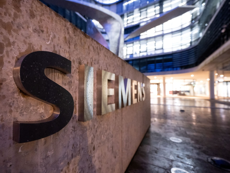 Der Technologiekonzern Siemens hat seine Tochter Innomotics verkauft.  - Foto: Sven Hoppe/dpa